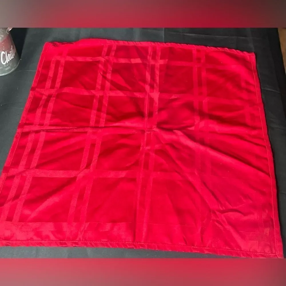 🎄🧑‍🎄❤️ Red Solid Subtle Modern Print Fabric Napkins Set EPC Dining Holiday Dr…